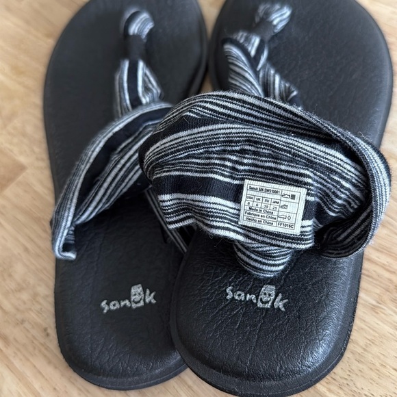 Sanuk Yoga Sling Black Sandals with Striped Straps Women's Size 8 - Picture 5 of 5